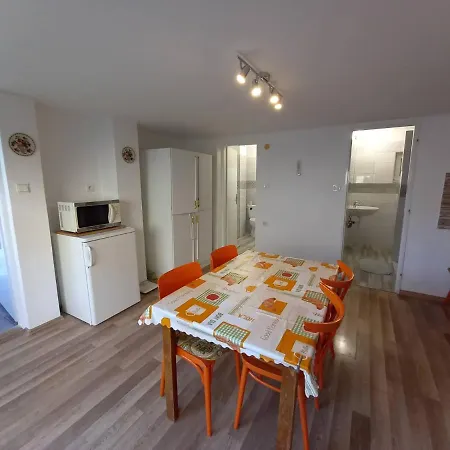 Grand House بيت للعطل Štúrovo